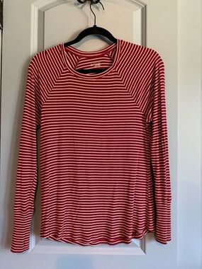 offline Striped Red & White Long-Sleeve Crewneck Top size small